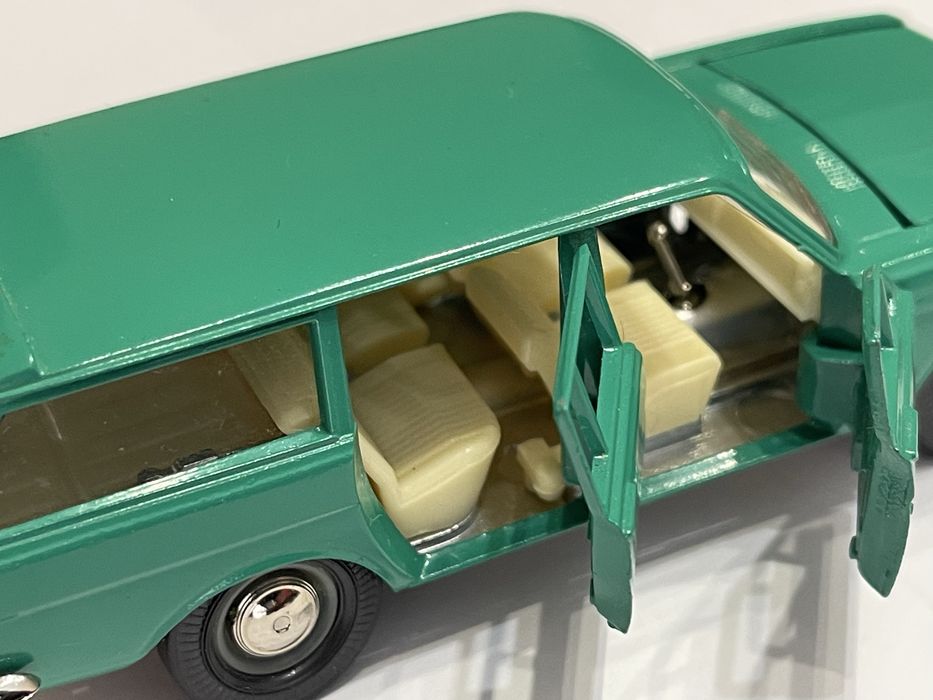 Продається ( СТАН! ) рання модель 1:43 Волга А13 Саратов. Торг.