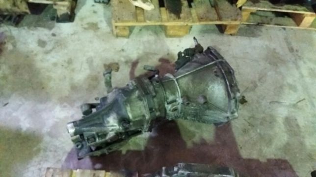 Caixa de velocidades Nissan Vanette 2.3D - usada