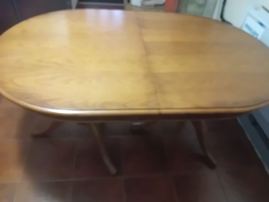 Mesa de jantar.