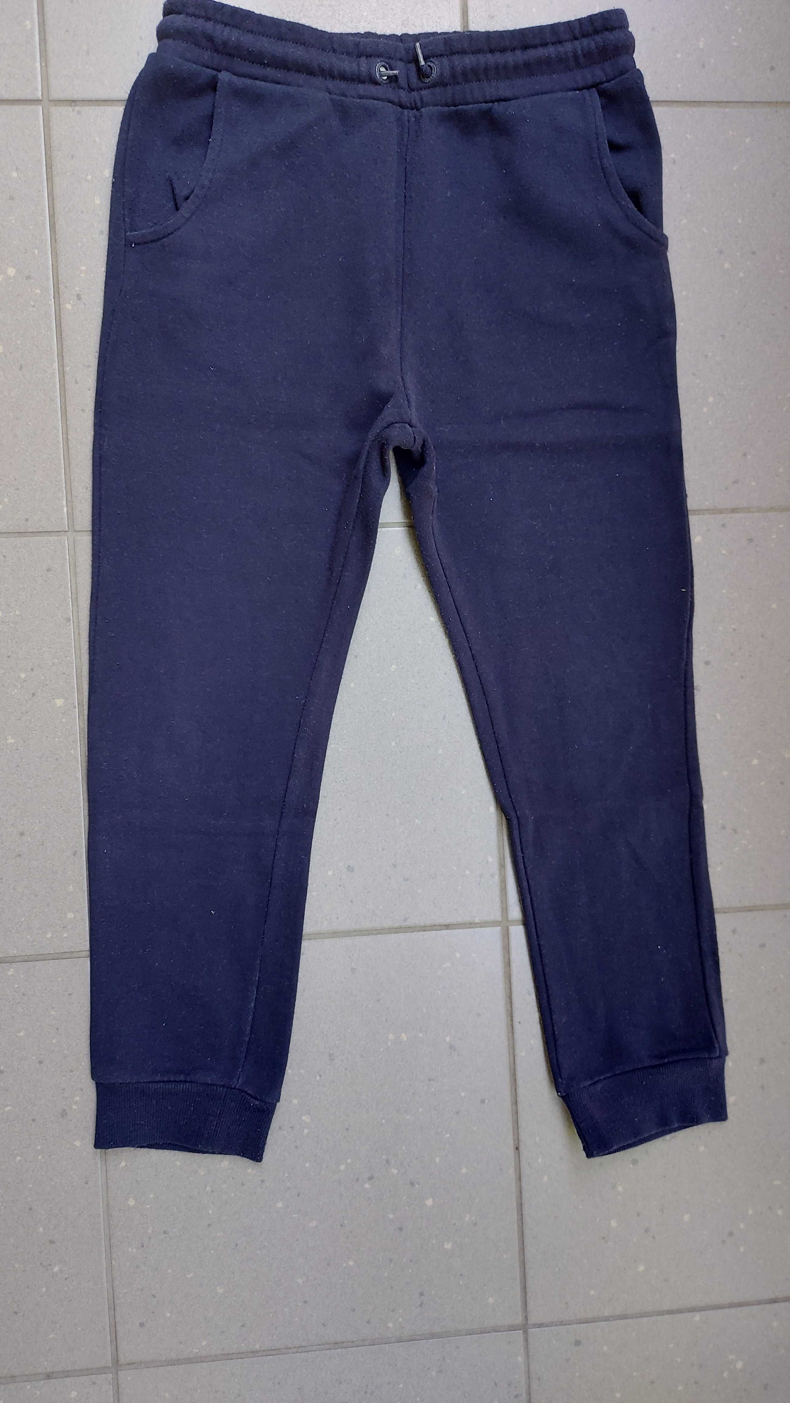spodnie dresowe z reserved 152 db