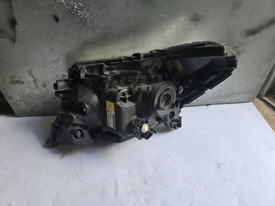 lampa przód Nissan Navara IV D23