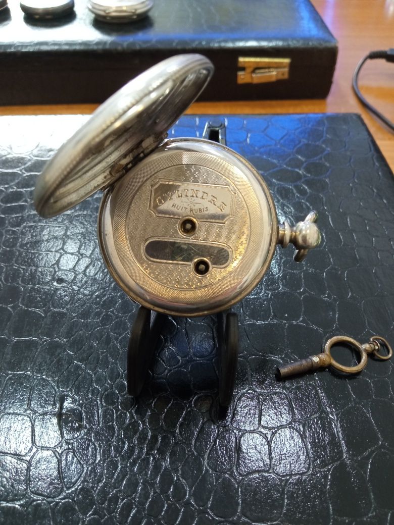 Relógio de bolso em prata,com chave