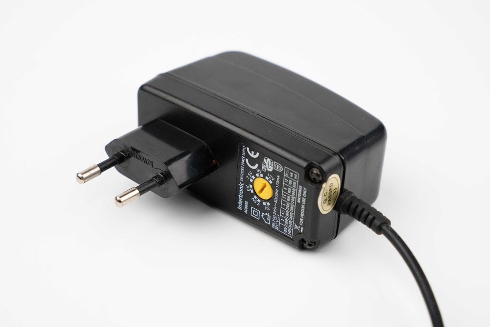 Універсальний блок живлення адаптер зарядний пристрій Intertronic3-12v