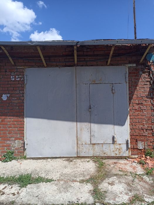 Продам цегляний гараж