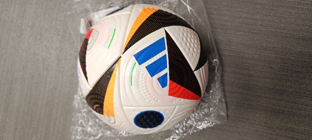 Oryginalna piłka nożna ADIDAS z Mistrzostw Europy w turnieju EURO 2024
