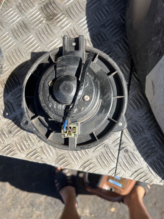 Моторчик печки  карнивал kia carnival 98год