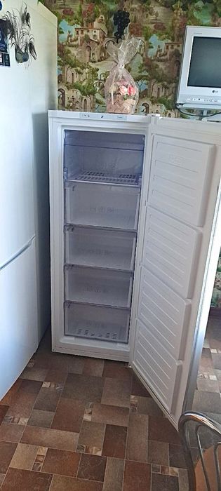 Продам морозильную камеру
