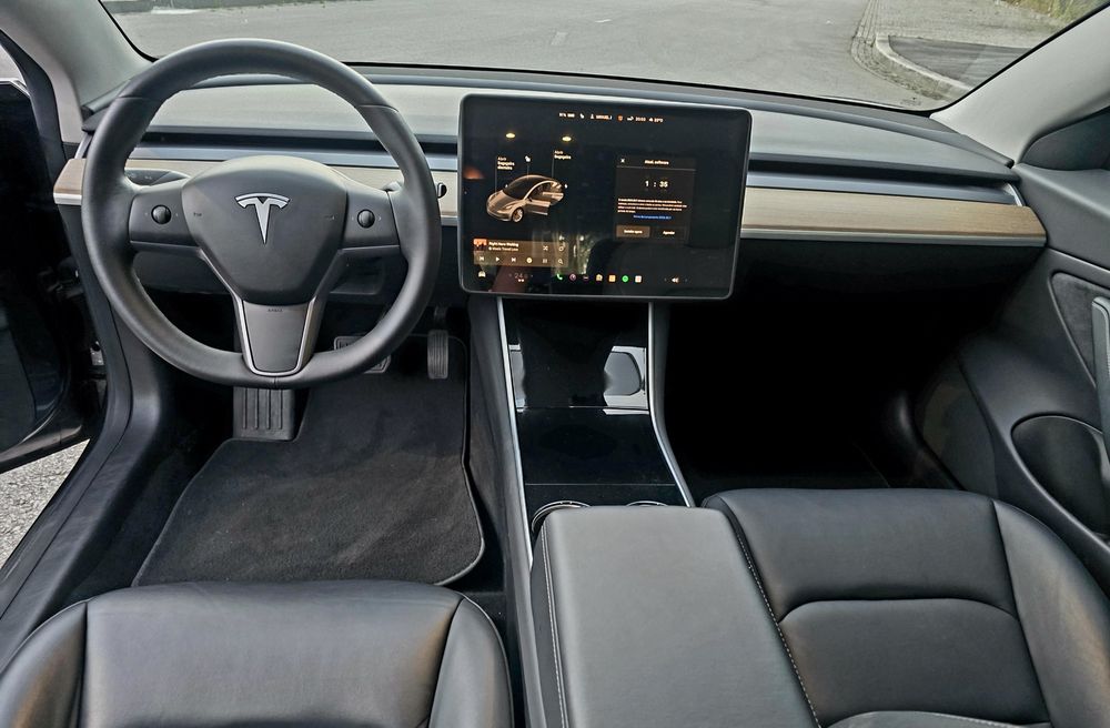 Tesla model 3 SR