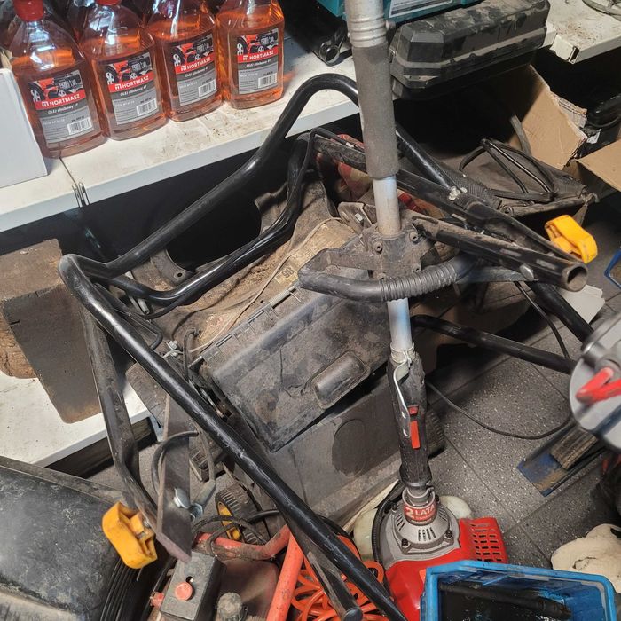 Silnik do kosiarek, obudowy, czesci CAŁOŚĆ