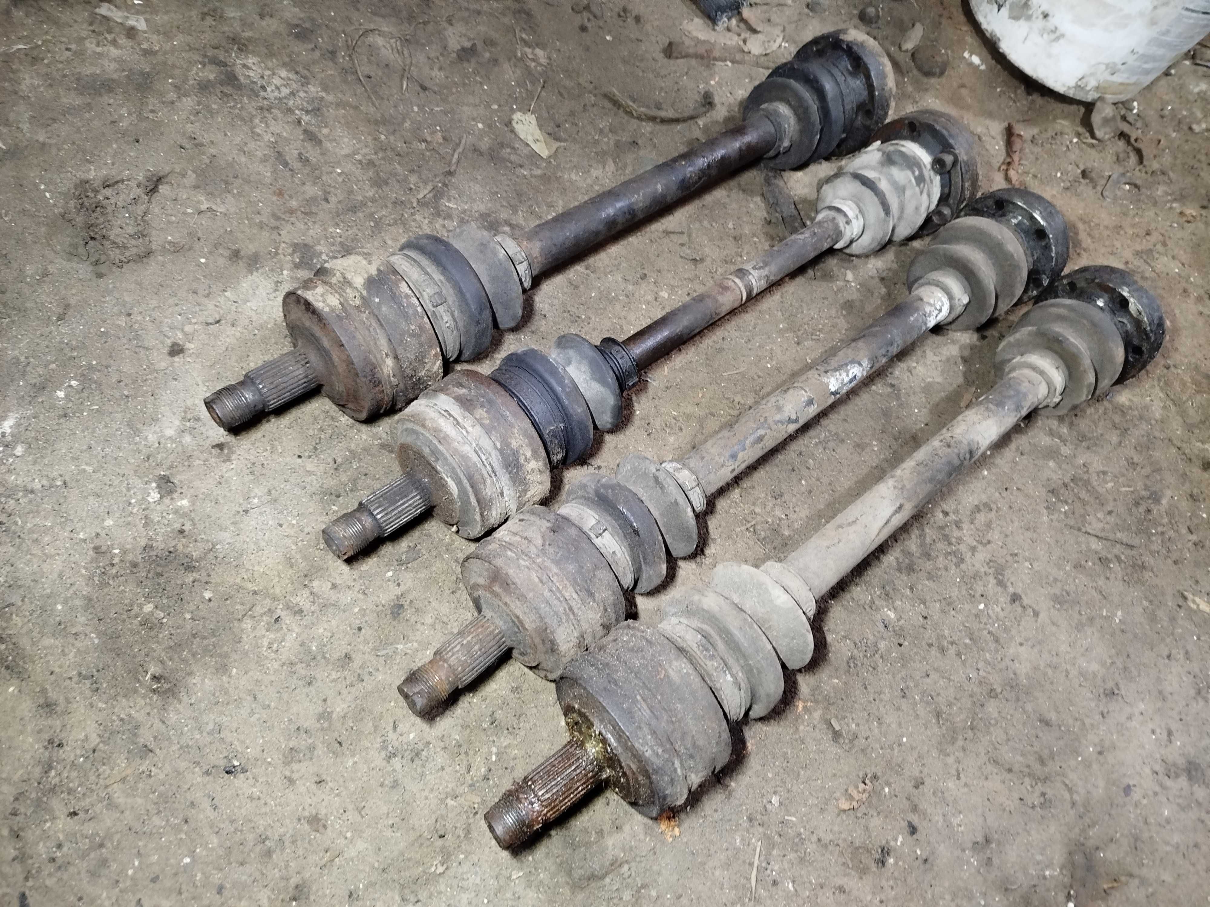 Полуось Mercedes 124 різні