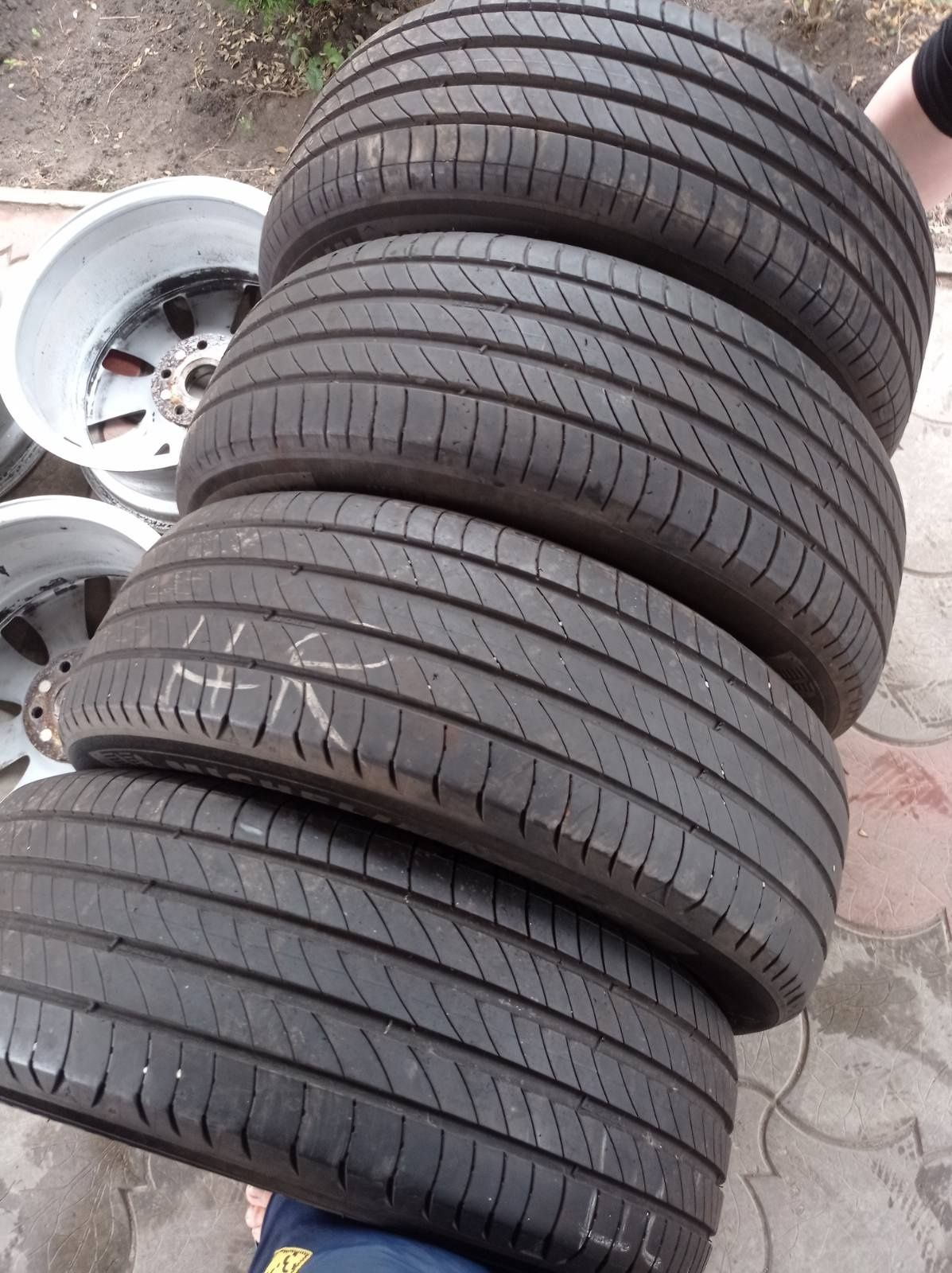 Шини Michelin 205.60 R16
