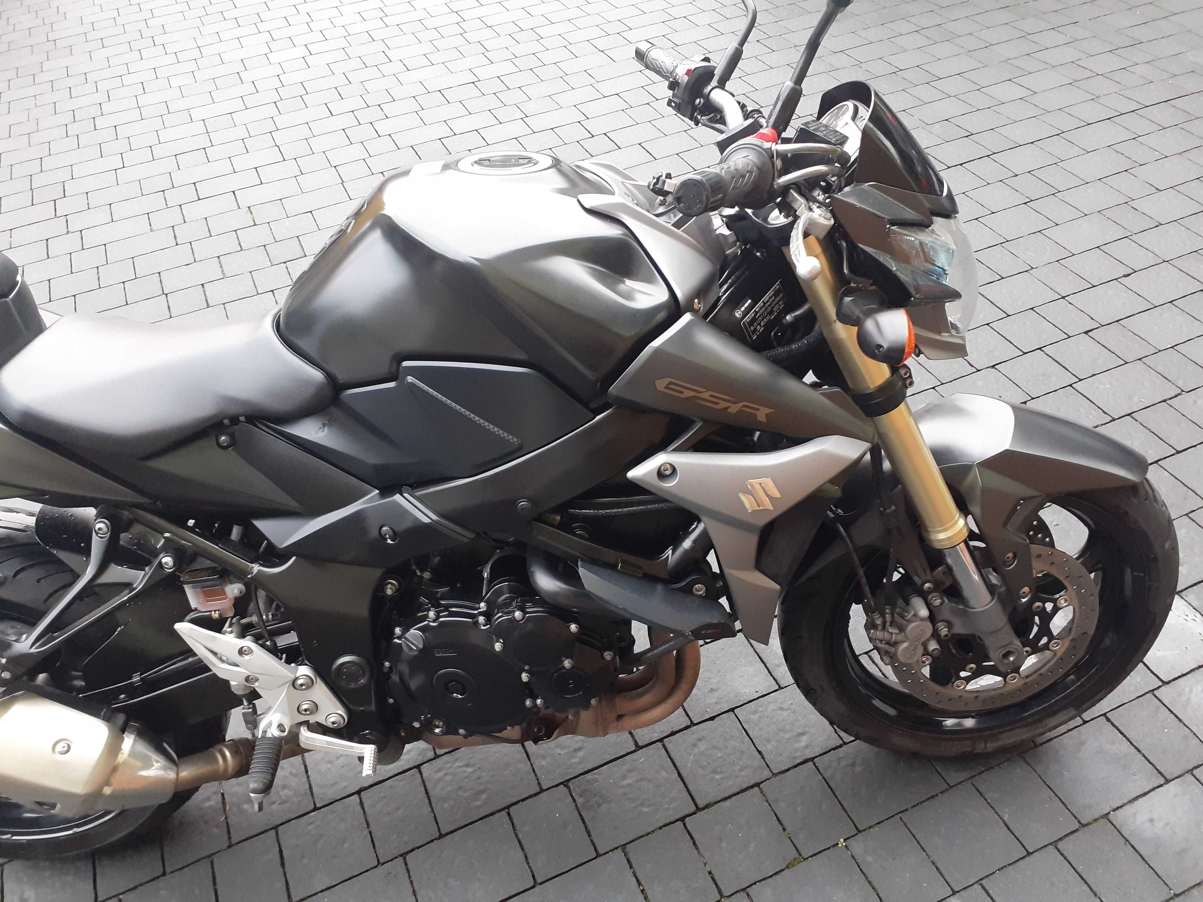 GSR750 z 2015 roku z ABS ABS  ABS  bezwypadkowy  19999 zł