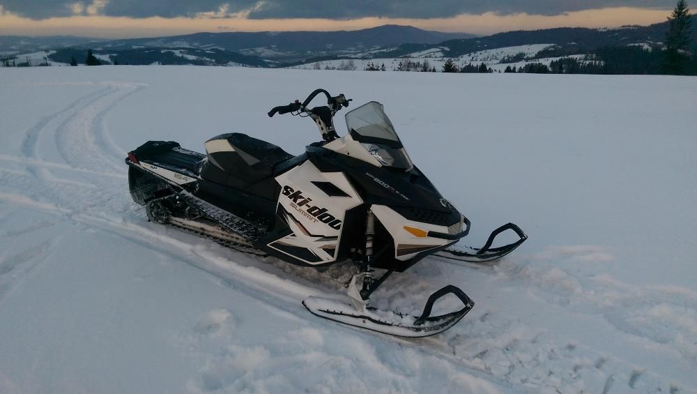 Skuter Snieżny SKI DOO SUMMIT X 800R REV XP 154" 2013 Zawieszenia Fox