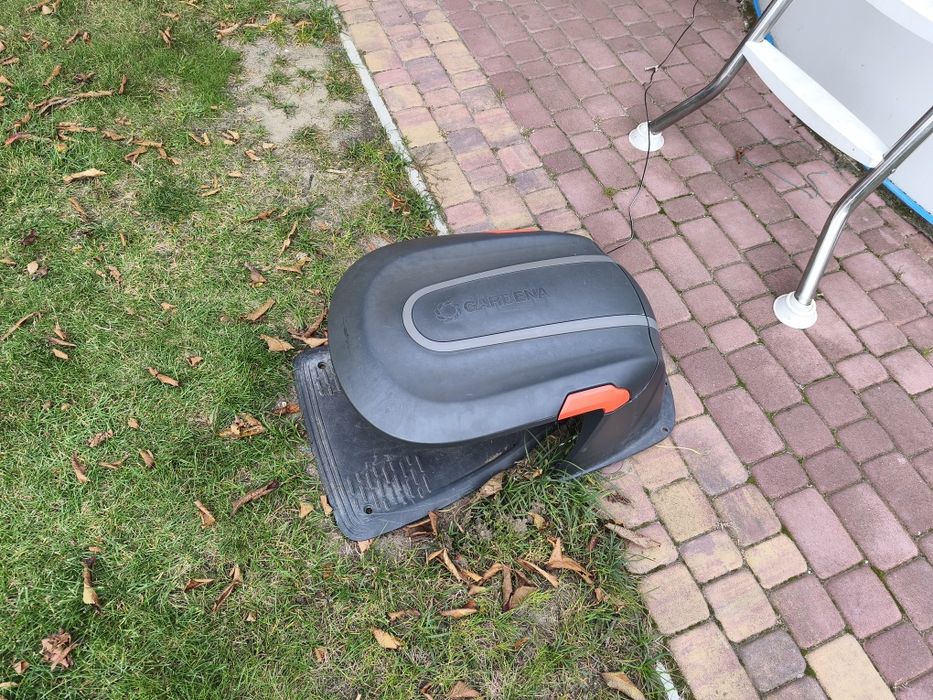 Robot koszący Gardena sileno smart r750 li z garażem kosiarka