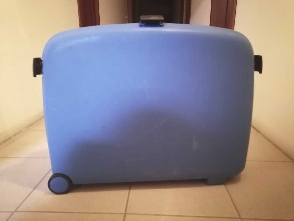 Mala Samsonite de porão