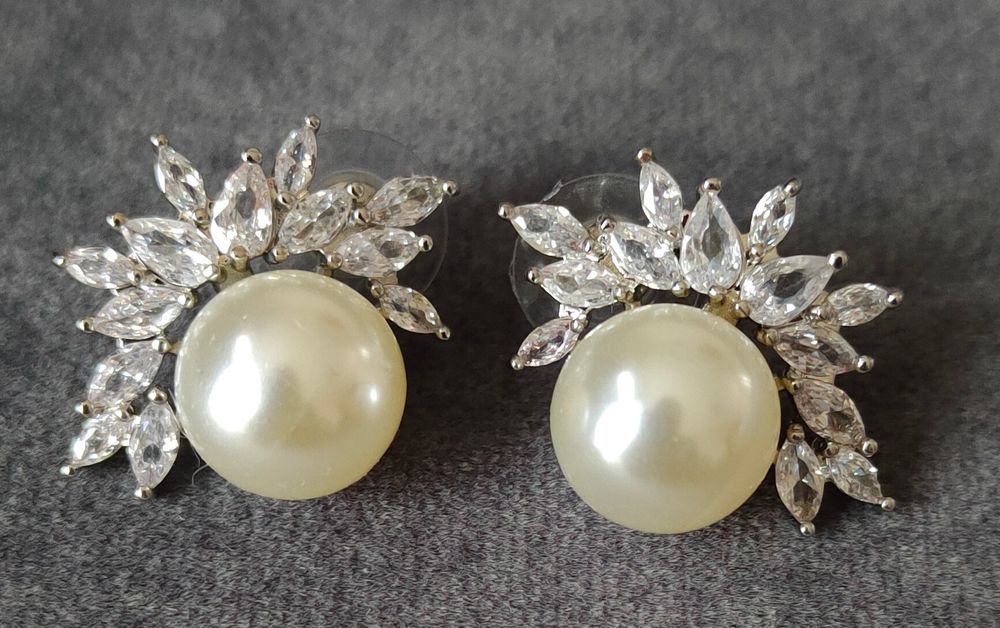 Nowe krótkie kolczyki