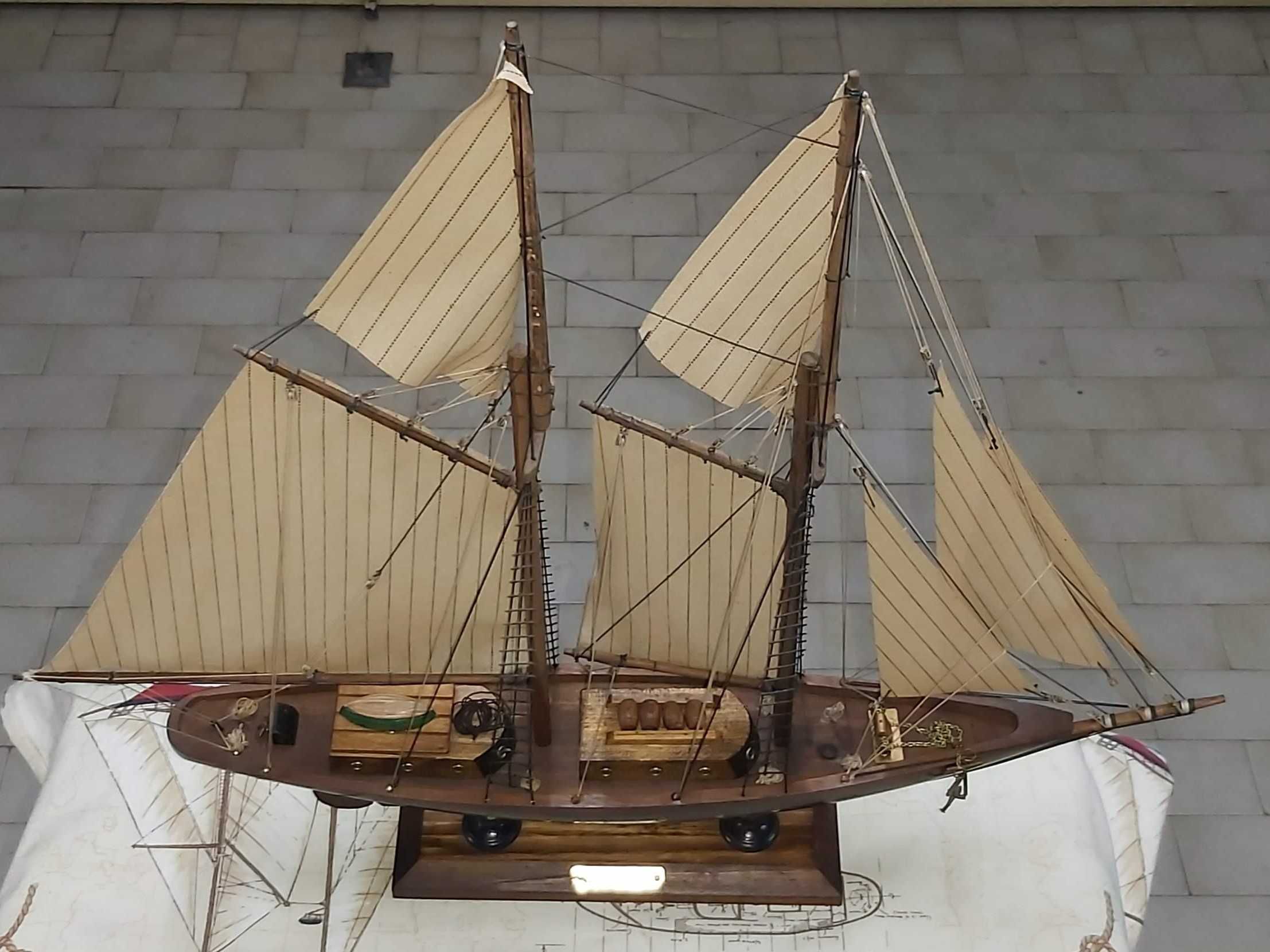 Barco vela antigo modelo Bluenose