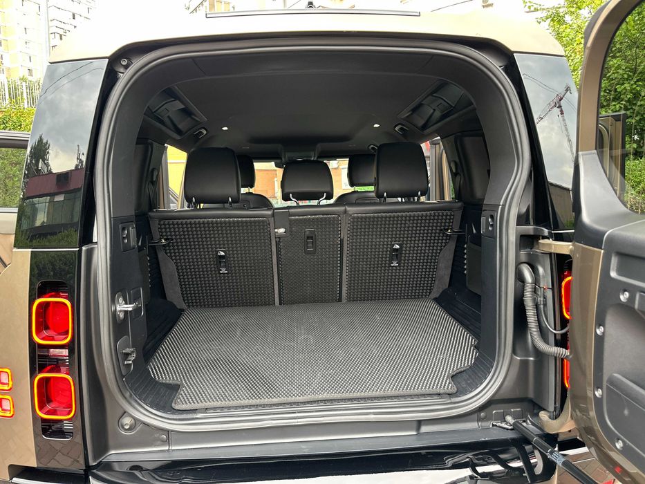 Land Rover Defender D300 X-Dynamic