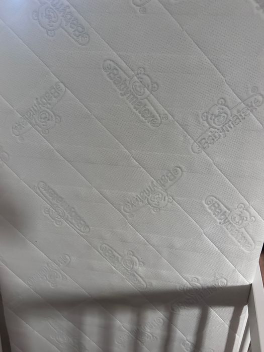 Łóżeczko z materacem