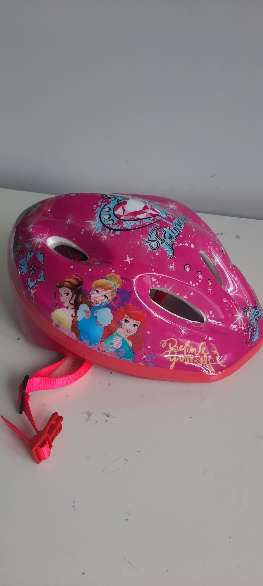 Kask rowerowy dla dziecka. Rozmiar M.