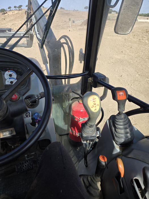 Trator New Holland T4.95 com Carregador Frontal