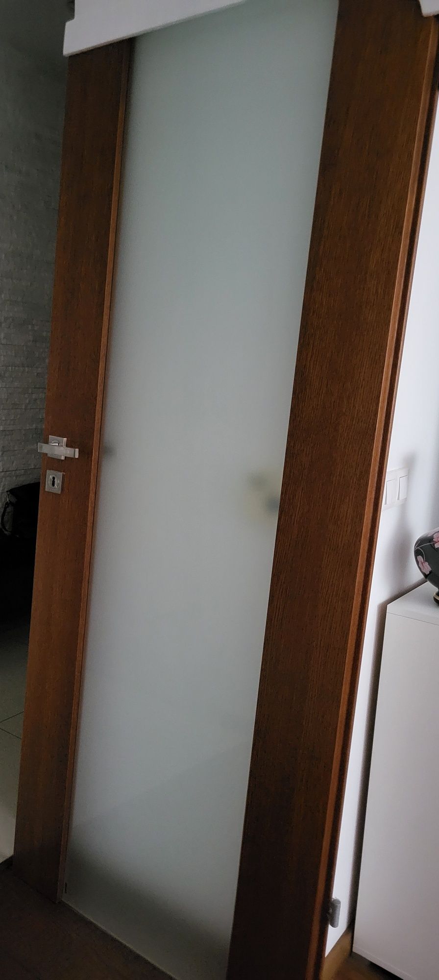 Drzwi fornirowane piękne z szybą