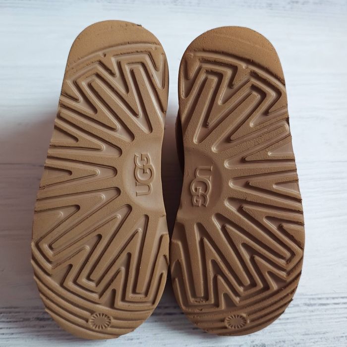 UGG оригінал на натуральному хутрі р35 на ніжку до 22см без нюансів