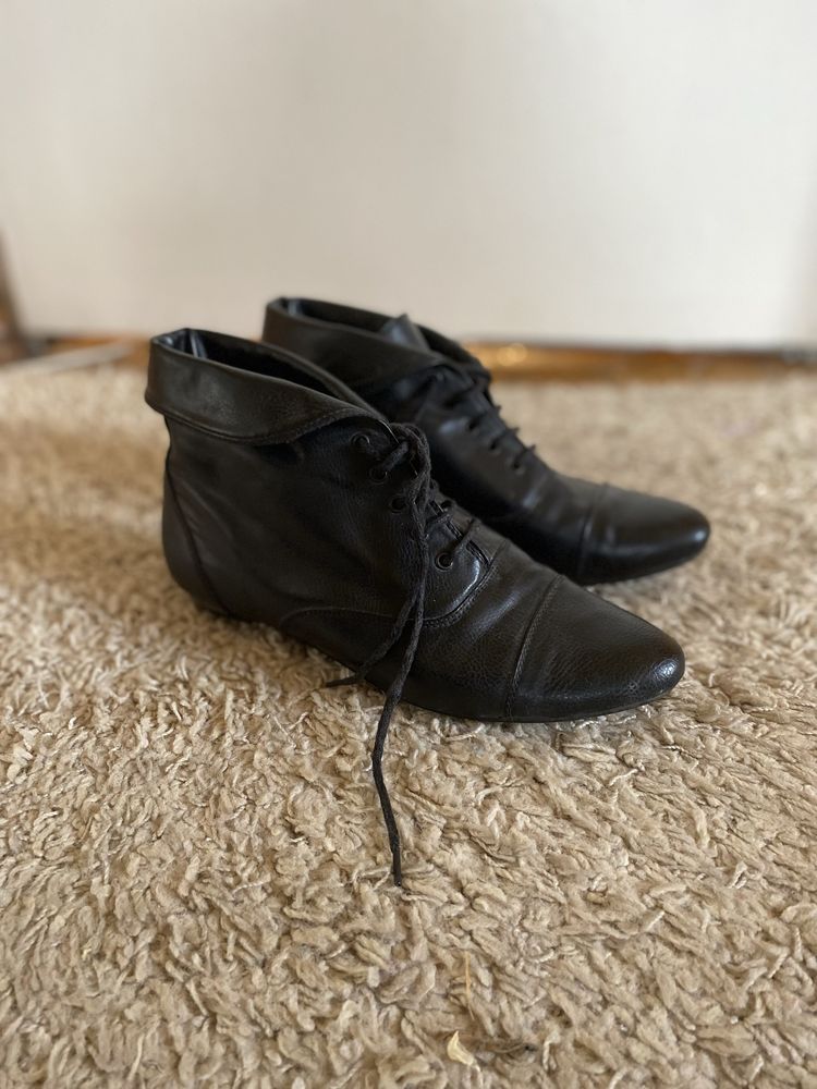 Czarne wiązane buty jesienne sztyblety mokasyny amisu 38