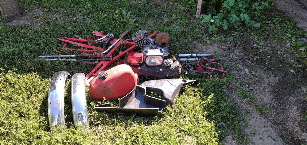 Продам мопед Карпати в дуже хорошому технічному стані з купою деталей