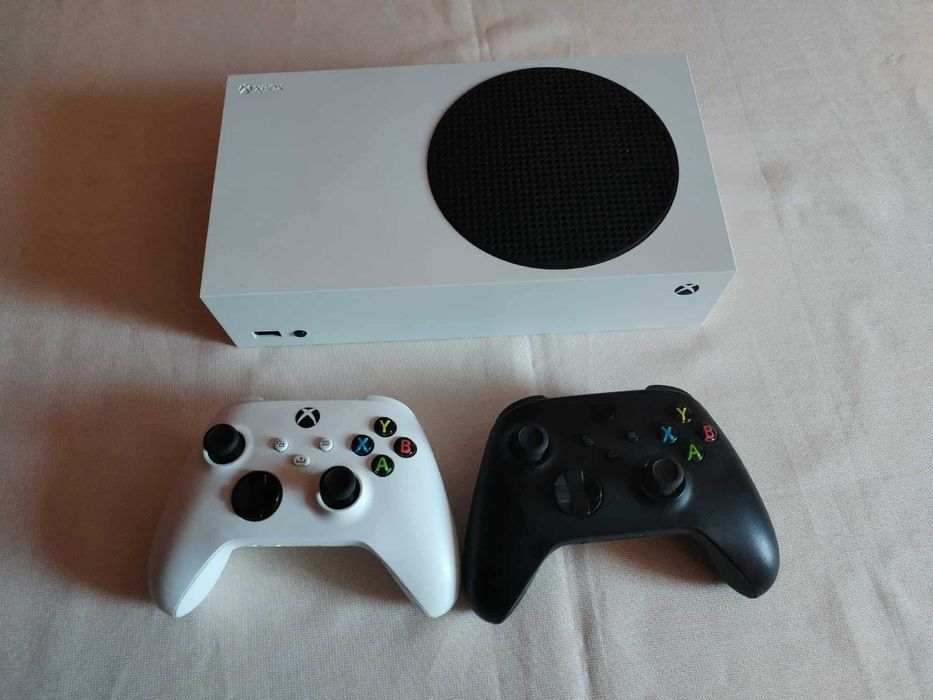 Konsola Xbox Series S 512gb ssd + dwa pady (uszkodzona gałka)