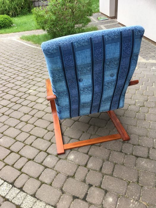 Fotel bujany drewniany wypoczynkowy