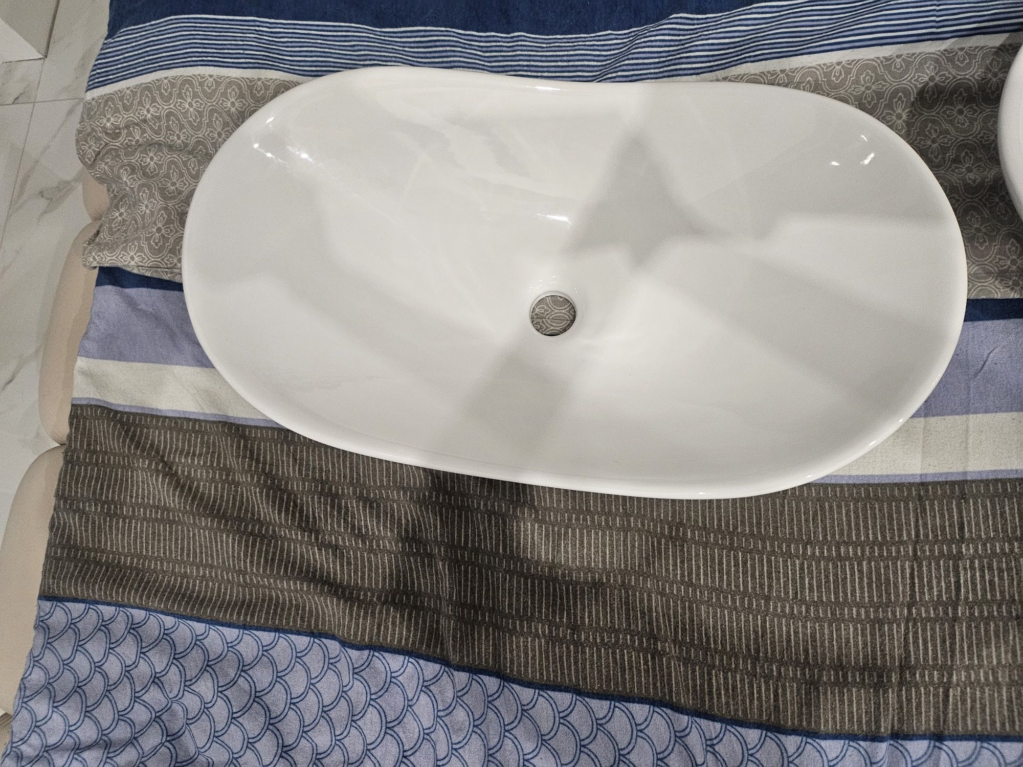 Umywalki nablatowe w kształcie łódki 60.5cm x 2szt