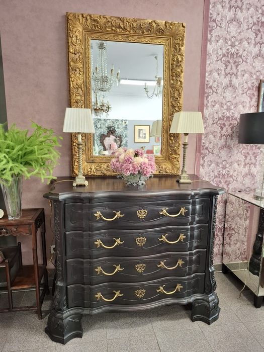 Cómoda D. José de Grande Dimensão - Elegância Clássica e Sofisticação