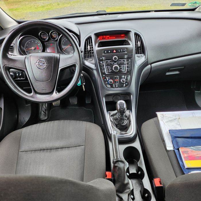 Opel Astra 2011r 1.4 Zwykła Benzyna Zarejestrowany Piękny Stan