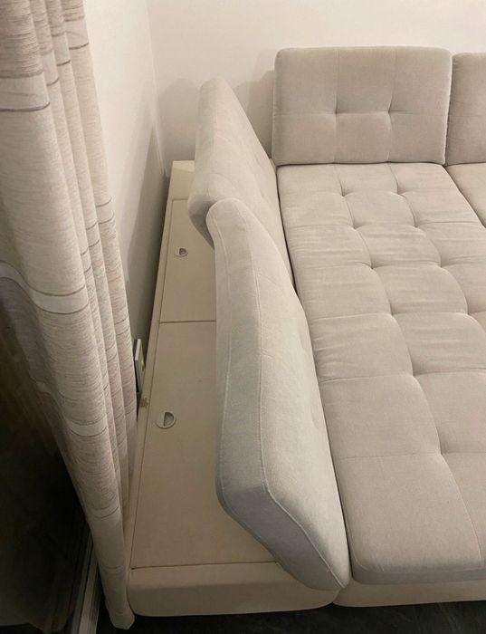 Stylowy narożnik z funkcją spania i pojemnikiem – komfort i elegancja