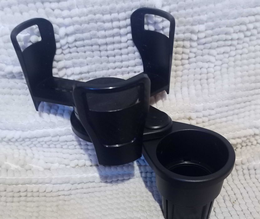 Uchwyt na kubek z napojem, lub talerzyk z posiłkiem- do samochodu.