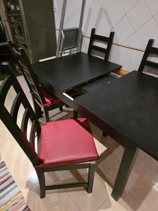 Mesa de Cozinha com 4 cadeiras / 8 lugares