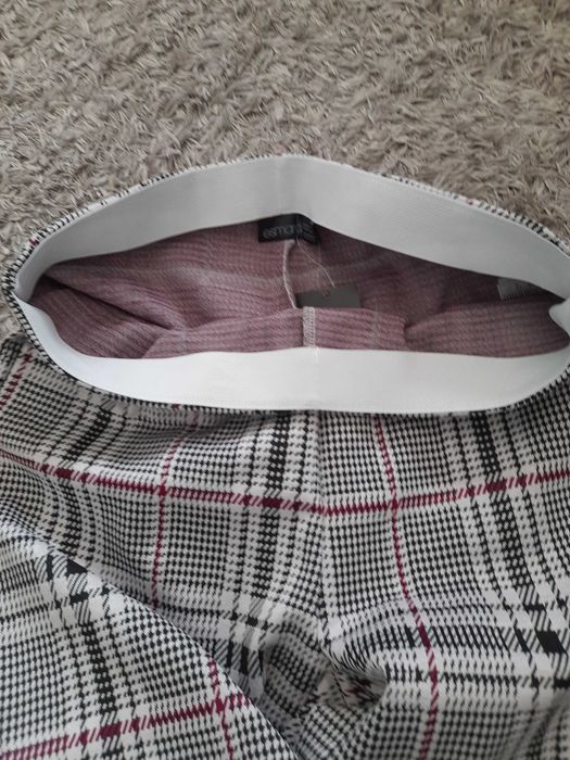 Nowe spodnie w krateczkę M