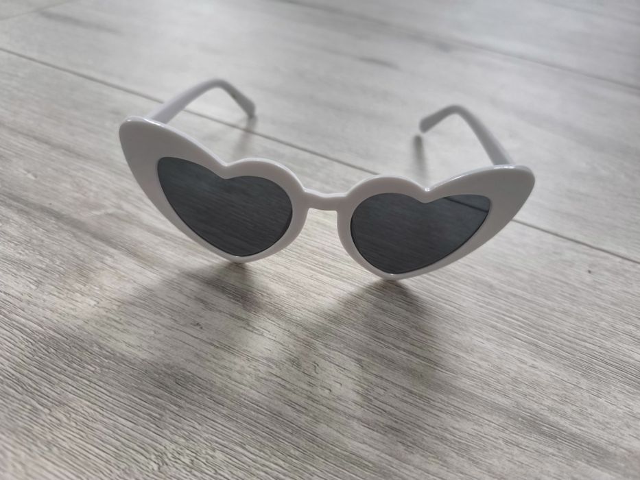 8 sztuk okularów białych serc do zdjęć nowe