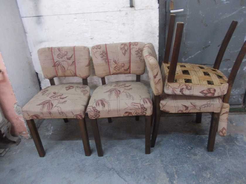 Stare dębowe krzesła na sprężynach
