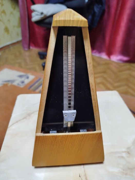 Метроном б у антикварный.