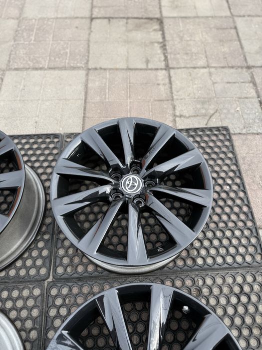 Диски оригінальні toyota Camry 70 avensis avalon rav4 lexus 5 114 r17