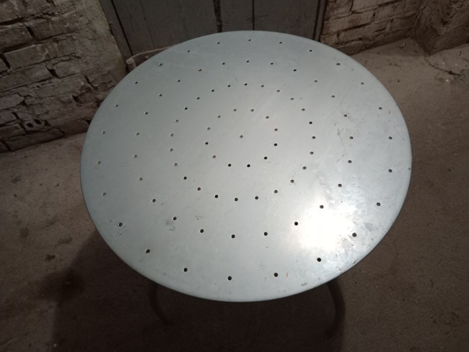 Stolik metalowy na balkon , działkę.