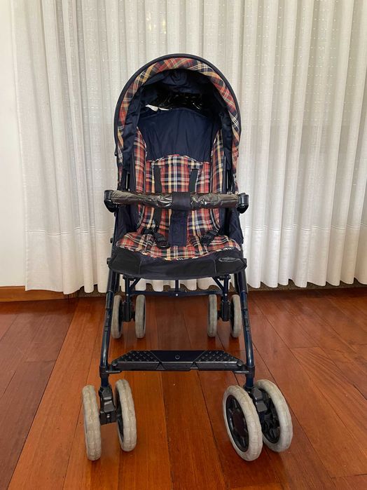 Carrinho de passeio de bebé