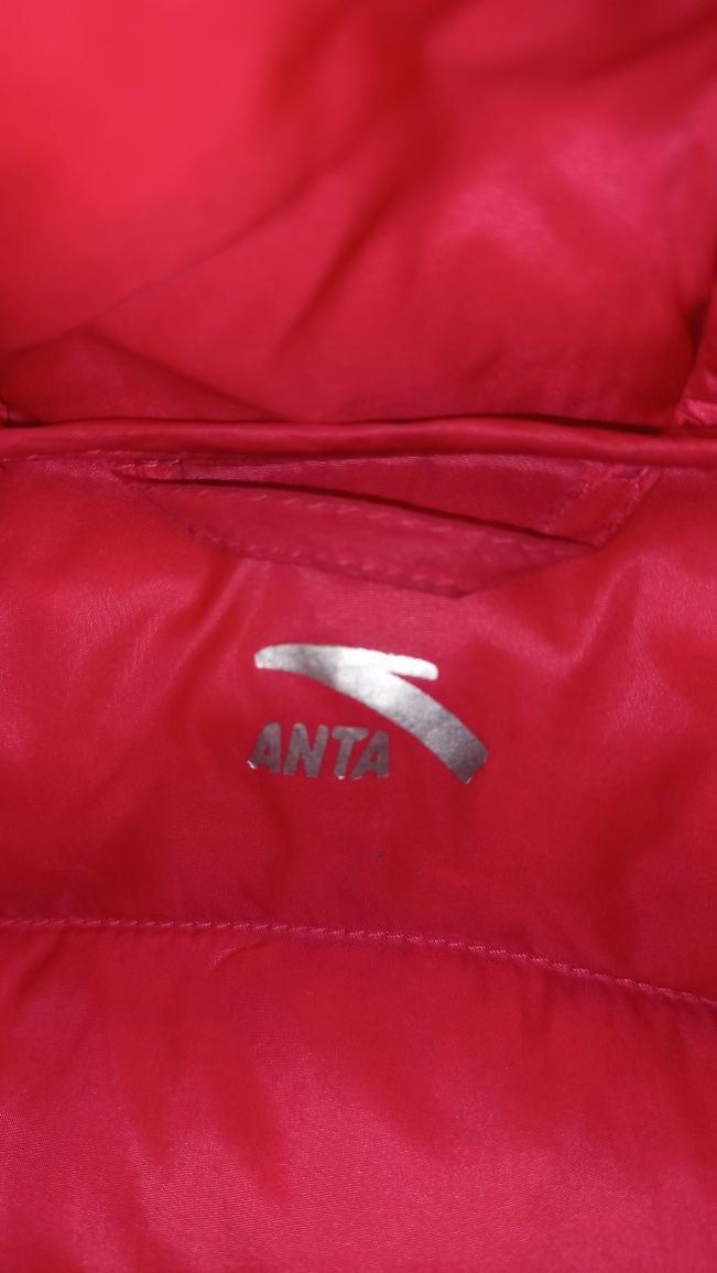 Стильна легка куртка пуховик ANTA, размер S.