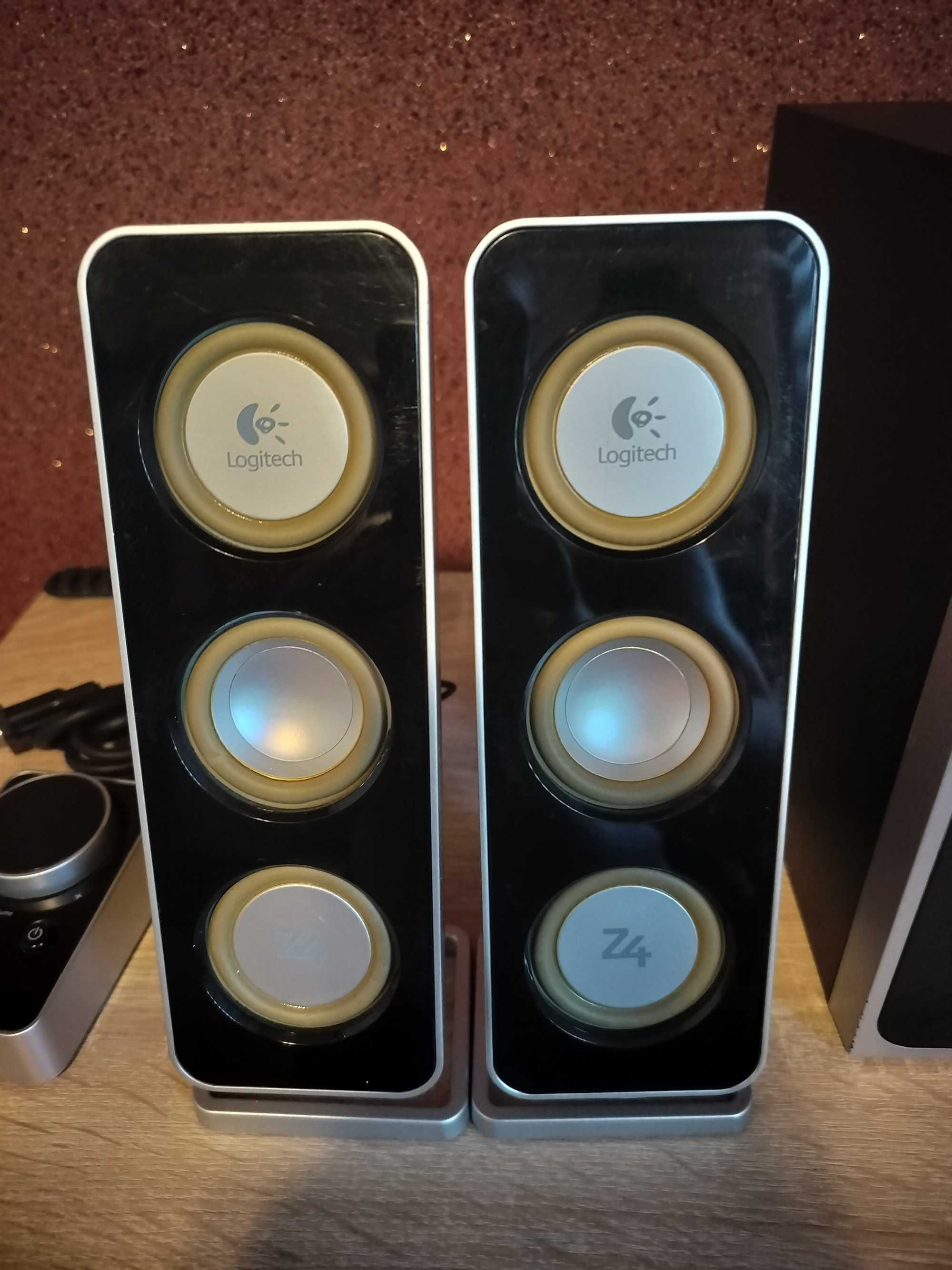 Głośniki komputerowe 2.1 Logitech Z4. W 100% sprawne.Gratis bluetooth.