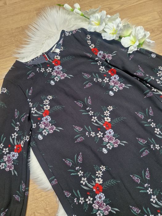 S H&M Czarna sukienka w kwiaty z długim rękawem