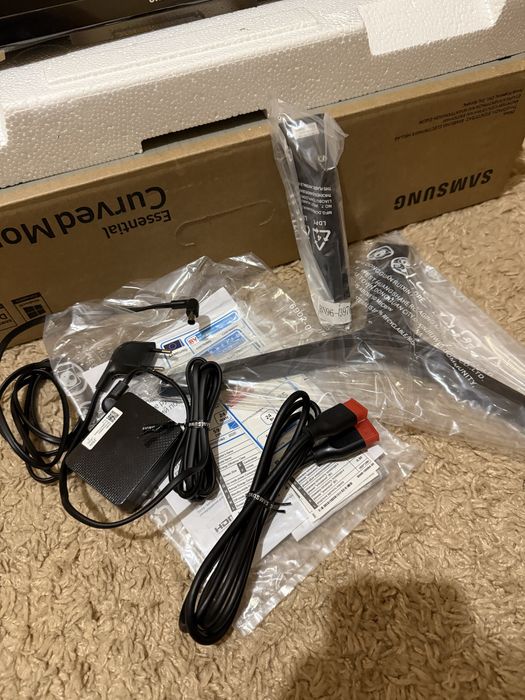 Монітор 23.5" Samsung Curved C24F396F