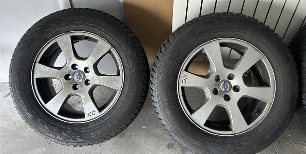 Felgi z oponami zimowymi Nokian Volvo 235/65/17