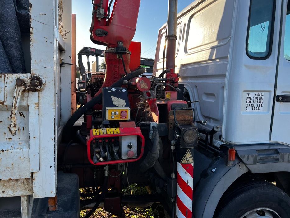 Vende-se Camião Renault com Grua Fassi F110 – Para Peças